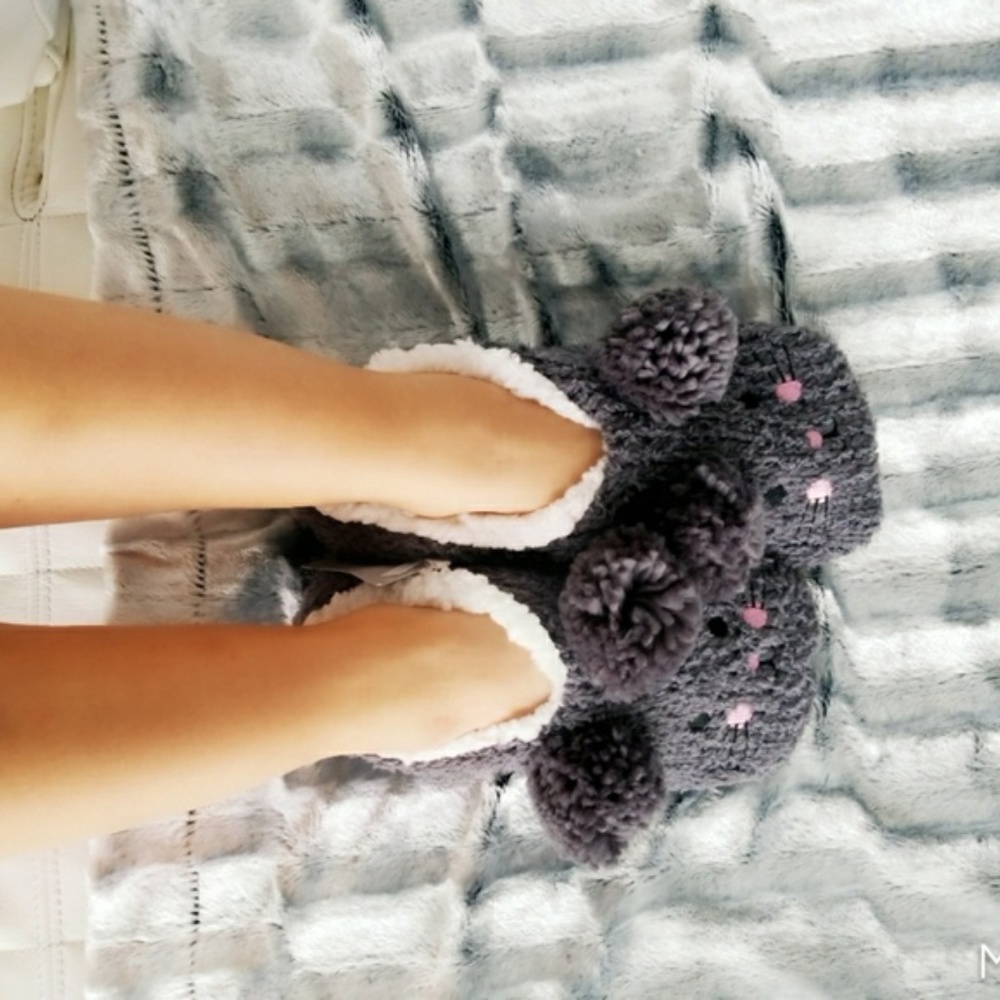 💋LAST DAY/2 LEFT💋CHARCOAL KNIT BUNNY SLIPPERS - Picture 3 of 4